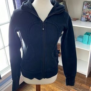 Lululemon black zip up hoodie fitted size 6